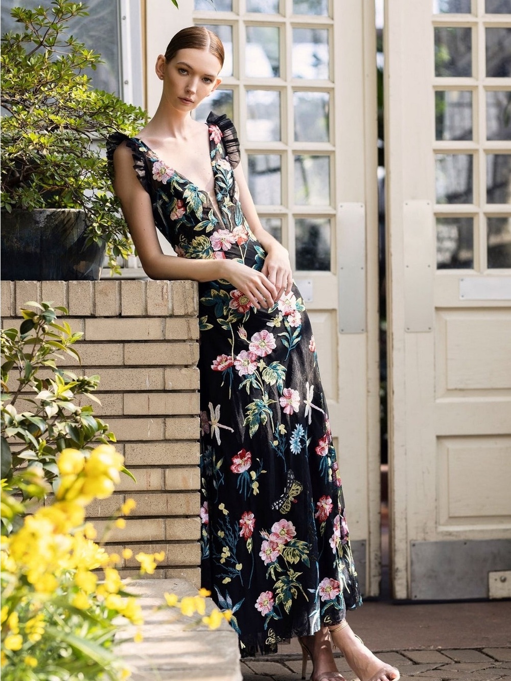NWT Mac Duggal Embroidered Floral Plunge Neck Trumpet Gown Black Multi Size 10 - Picture 5 of 15